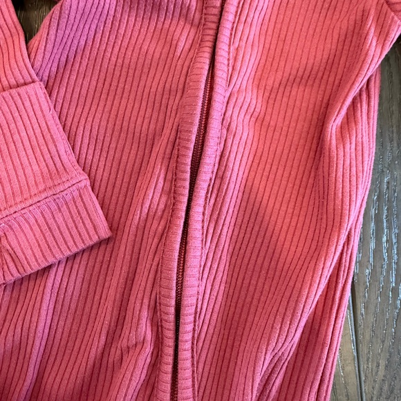Copper Pearl Ribbed Raspberry One-Piece Footed Pajamas 3-6 Month - Picture 2 of 3